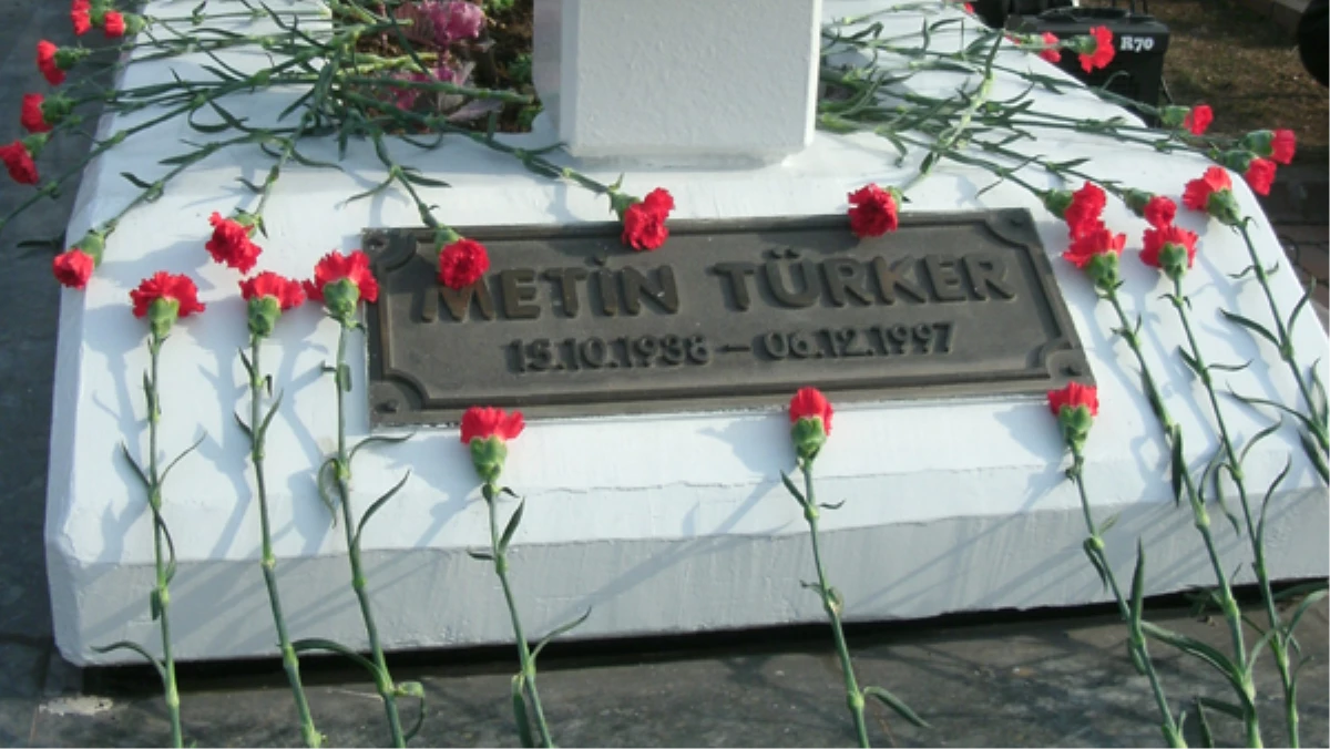 Metin Türker Mezarı Başında Anıldı