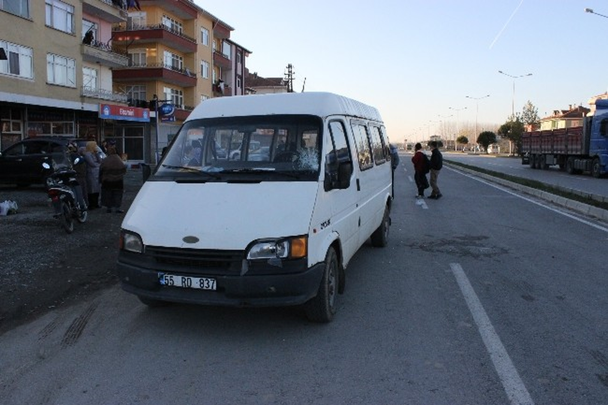Minibüsün Çarptığı Öğrenci Yaralandı