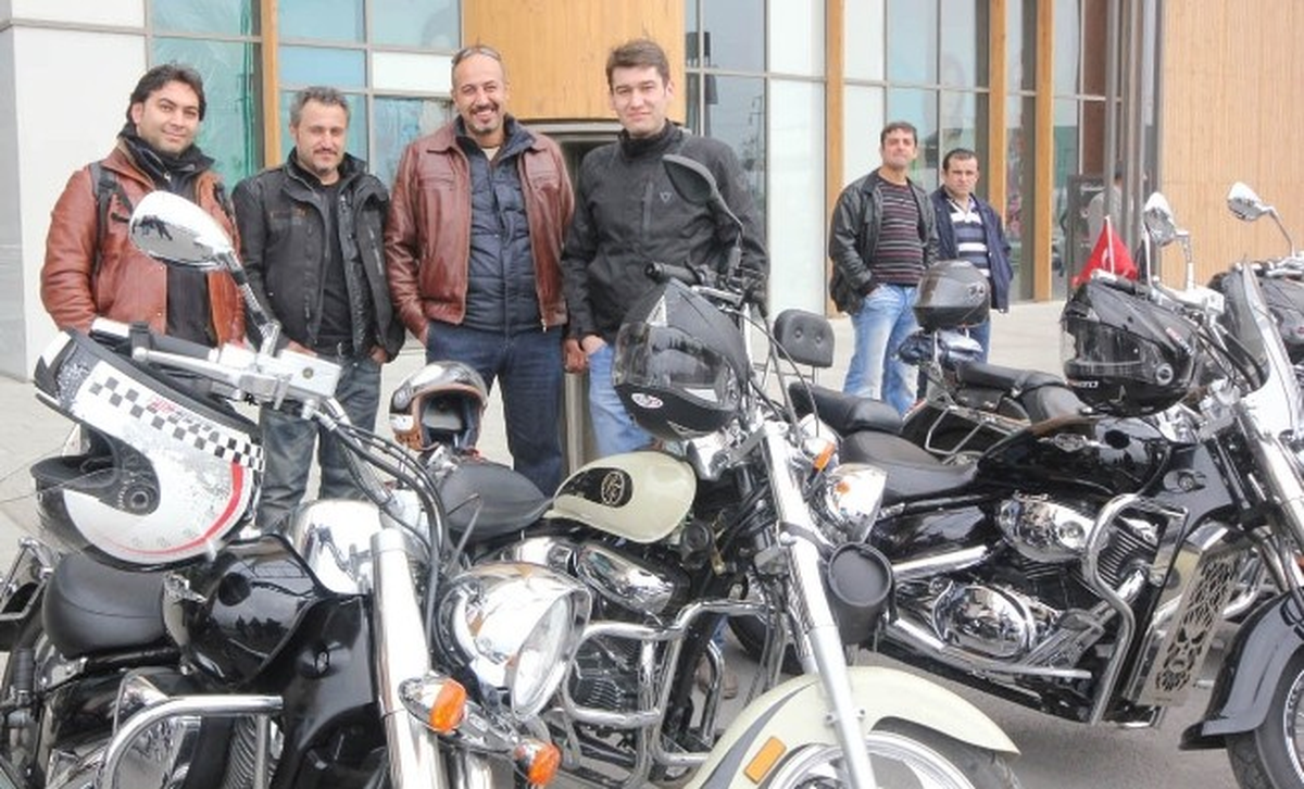 Motosiklet Tutkunları Piazza\'da Buluştu