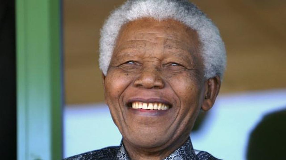 Nelson Mandela\'nın Hayatını Kaybetmesi
