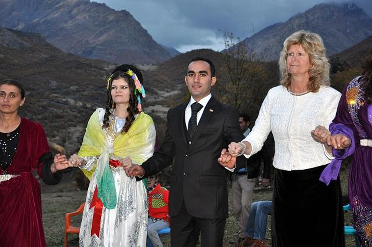 Norveçli Geline, Kato Dağı\'nda 2 Gün 2 Gece Düğün