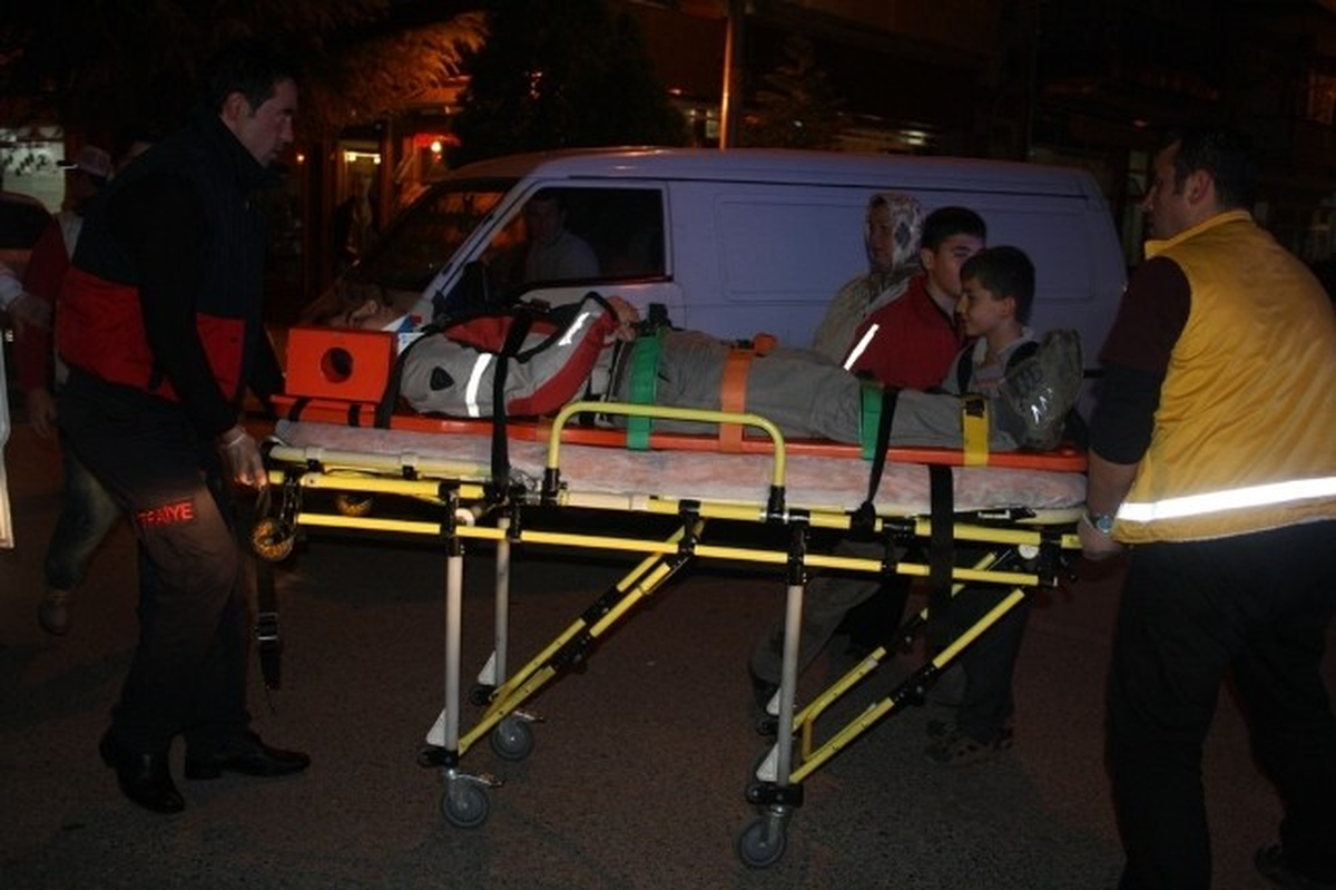 Öğrenci Servisi Motosikletle Çarpıştı: 1 Yaralı
