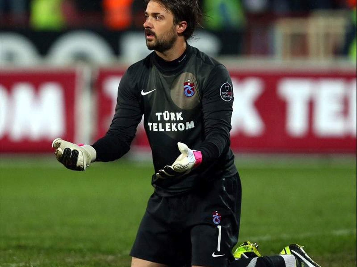 Onur İmzayı Attı
