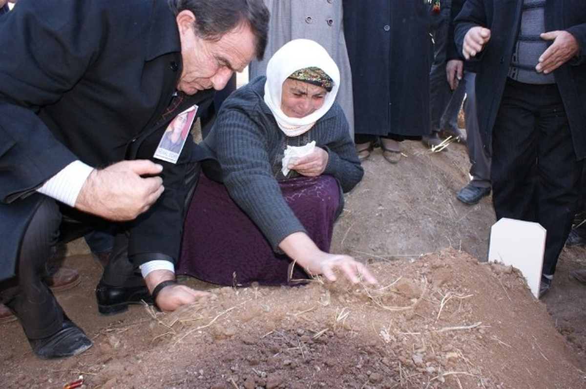 PKK\'lı Kadın Doğubayazıt\'ta Toprağa Verildi