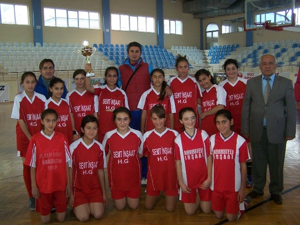 Şampiyon Mehmet Akif Ortaokulu Oldu