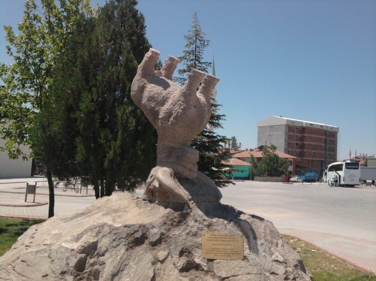 Sanat Galerisi\'nde Zelzele Sergisi