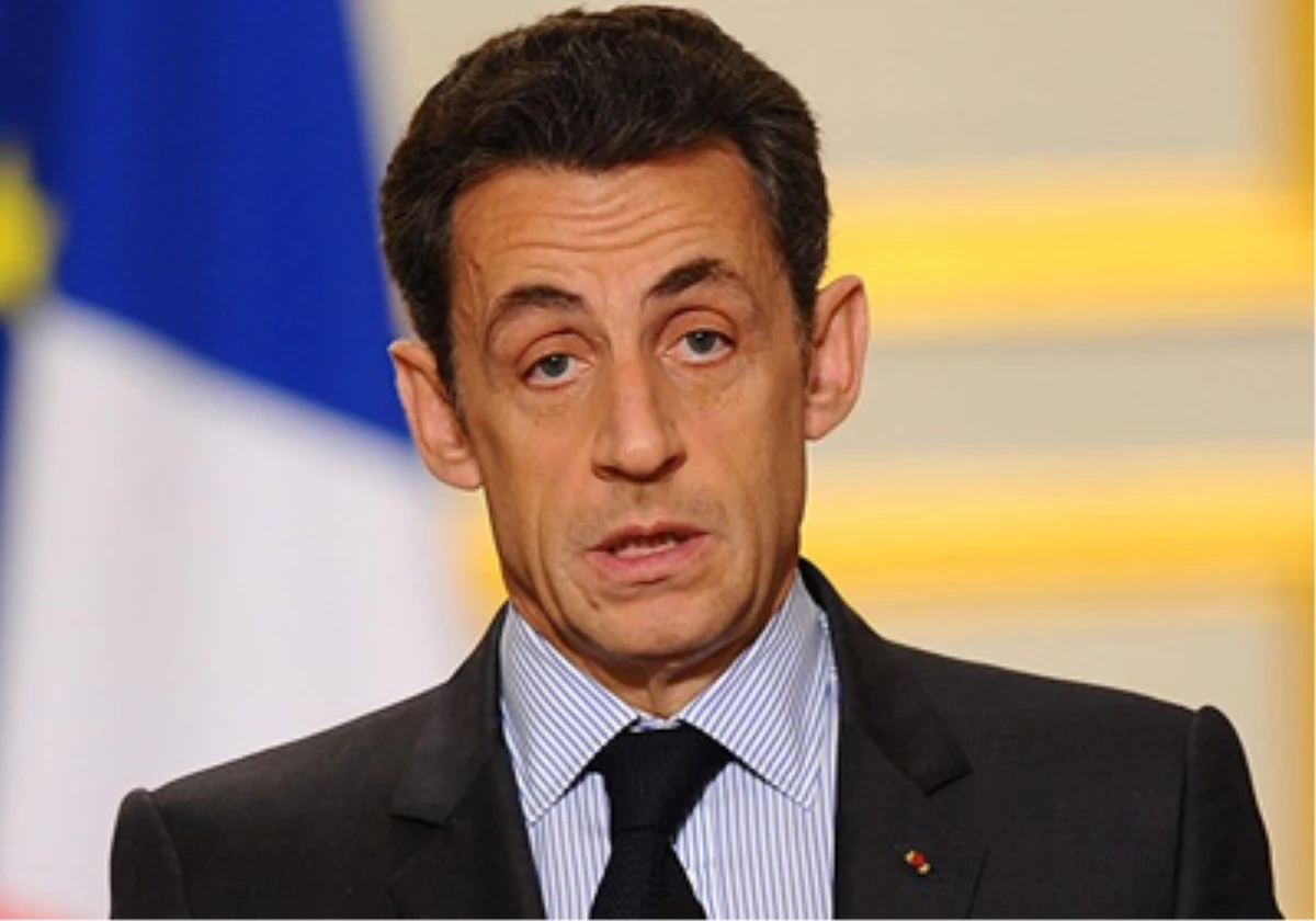 Sarkozy\'nin Yeni Parti Kuracağı İddia Edildi