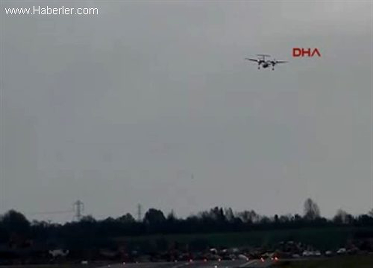 İngiltere\'de Fırtına Uçakları Havada Beşik Gibi Salladı