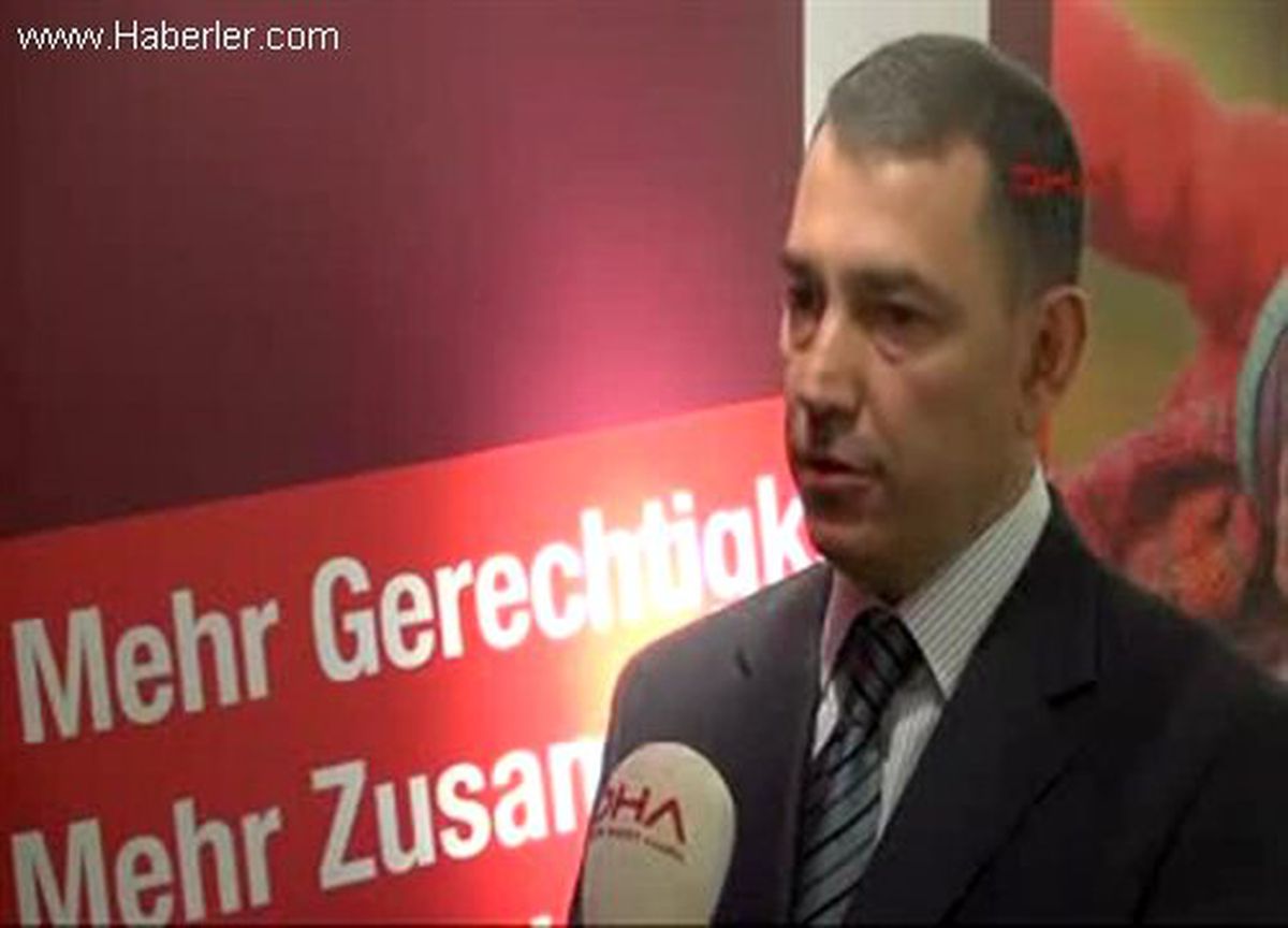 Spd\'nin Türk Kökenli Siyasetcileri Çifte Vatandaşlığı Degerlendirdi