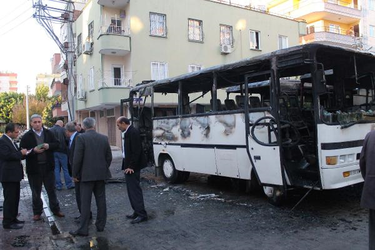 Mersin\'de Sürücü Kursunun 3 Eğitim Aracı Yandı