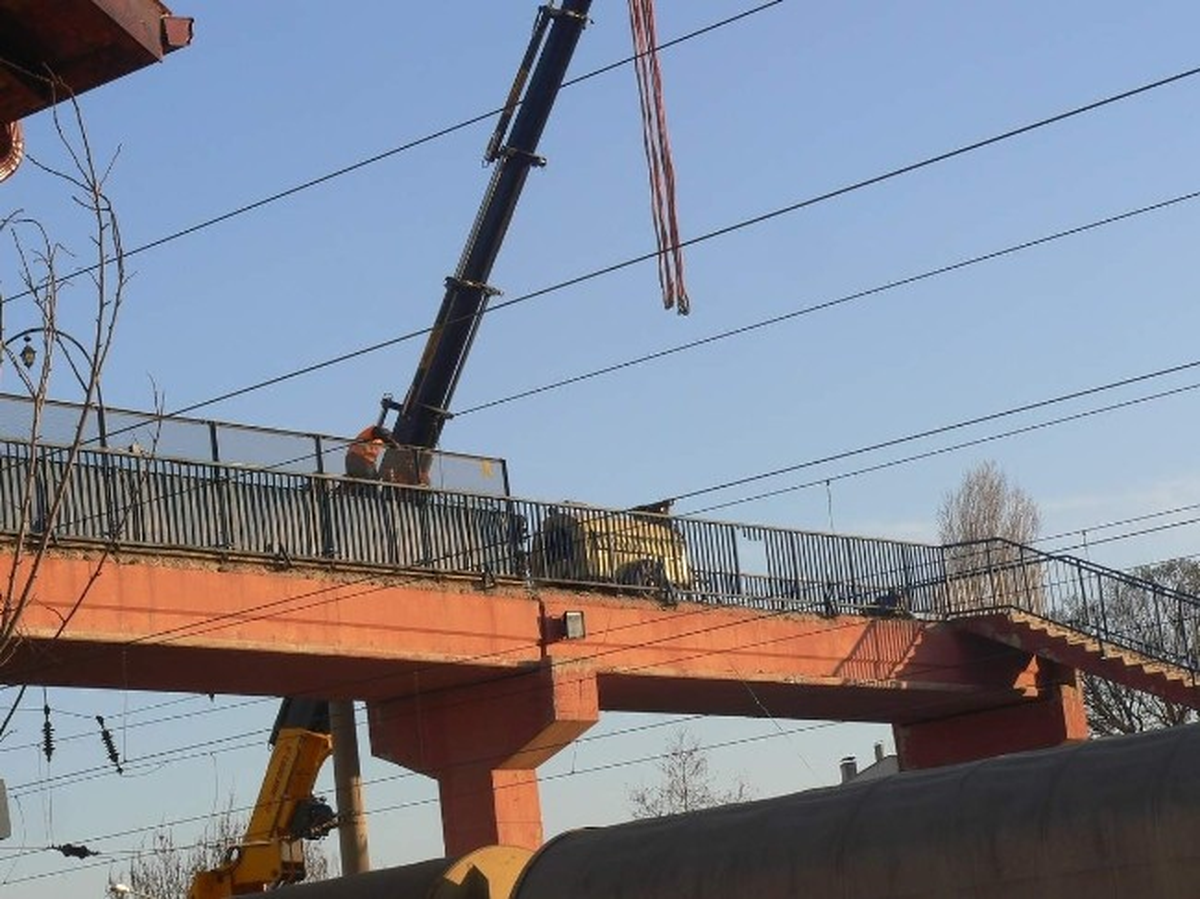 Tren Yolu Üst Geçidi Yenileniyor