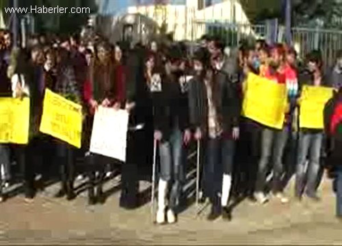 Üniversite Öğrencilerinden Ulaşım Protestosu