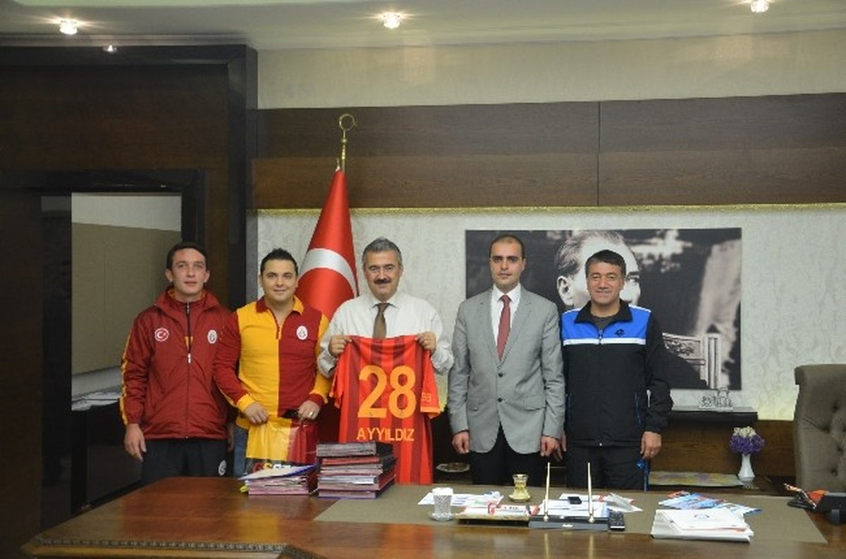 Vali Ayyıldız\'a Galatasaray Forması