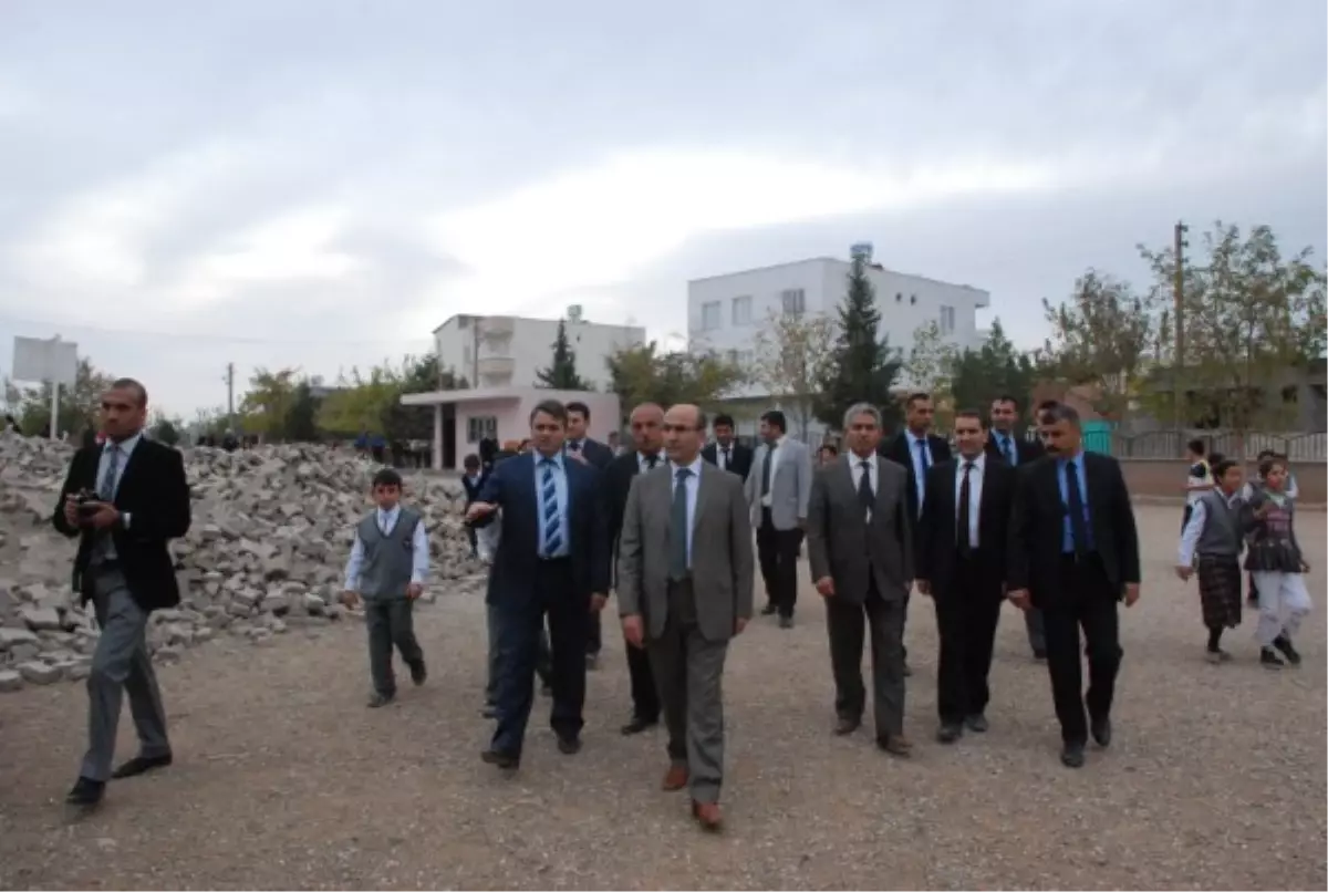 Adıyaman Valisi Demirtaş, Köy Okulu İnşaatlarını İnceledi