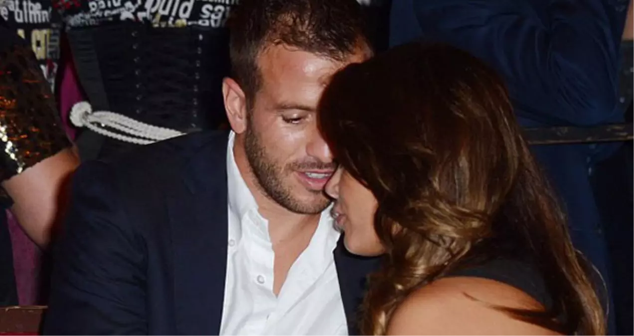 Van Der Vaart Sarsıldı!