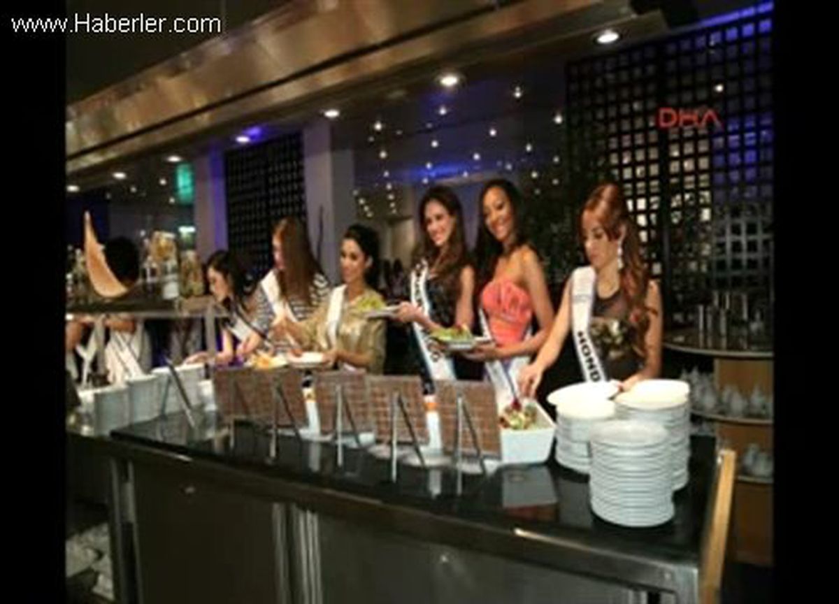 Afrikalı Güzeller Mandela'nın Ardından Siyaha Büründü