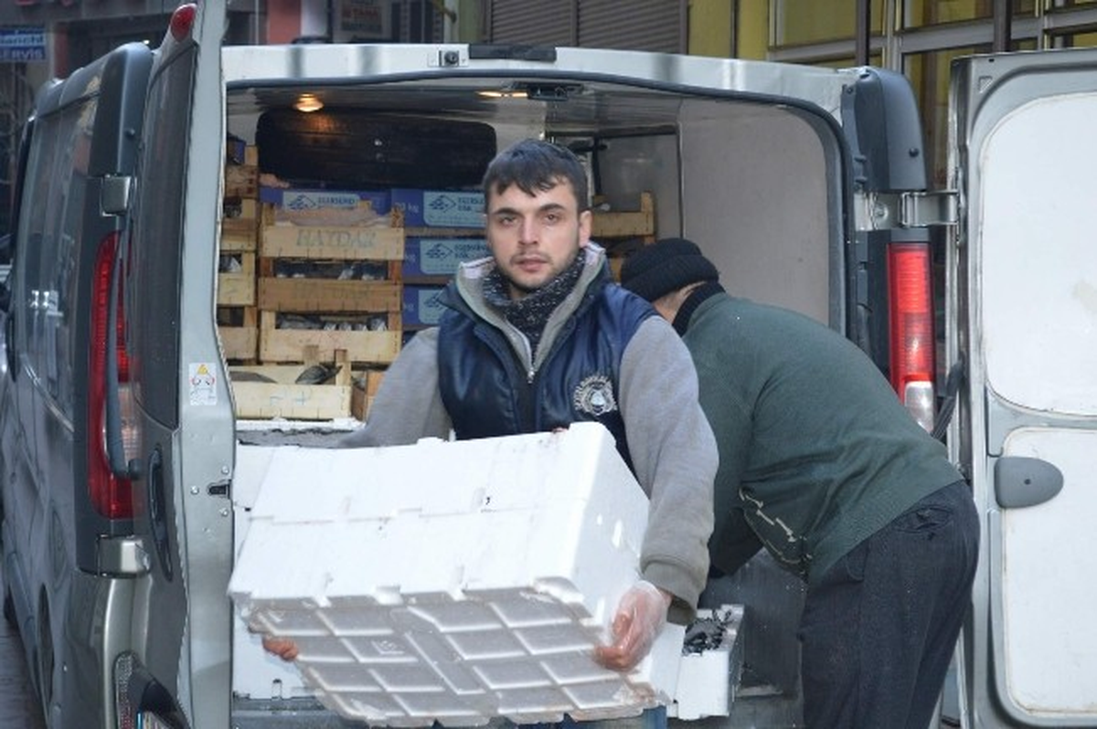 Afyonkarahisar\'da Soğuk Hava Balık Fiyatlarını İkiye Katladı