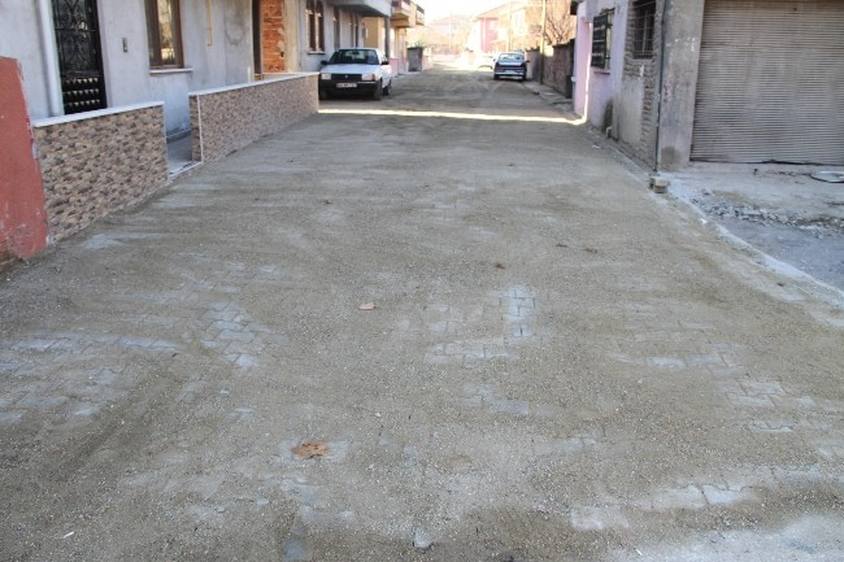 Akyazı Belediyesi Örnek Sokak Çalışmalarına Devam Ediyor