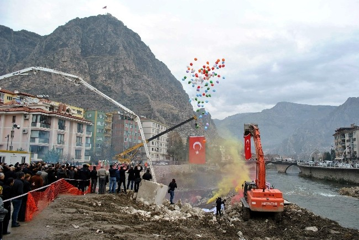 Amasya\'da Ferhat Köprüsü\'nün Temeli Atıldı