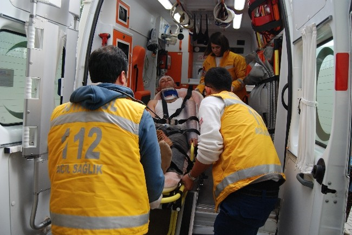 Amca ile Yeğenin Odun Kavgası Hastanede Bitti