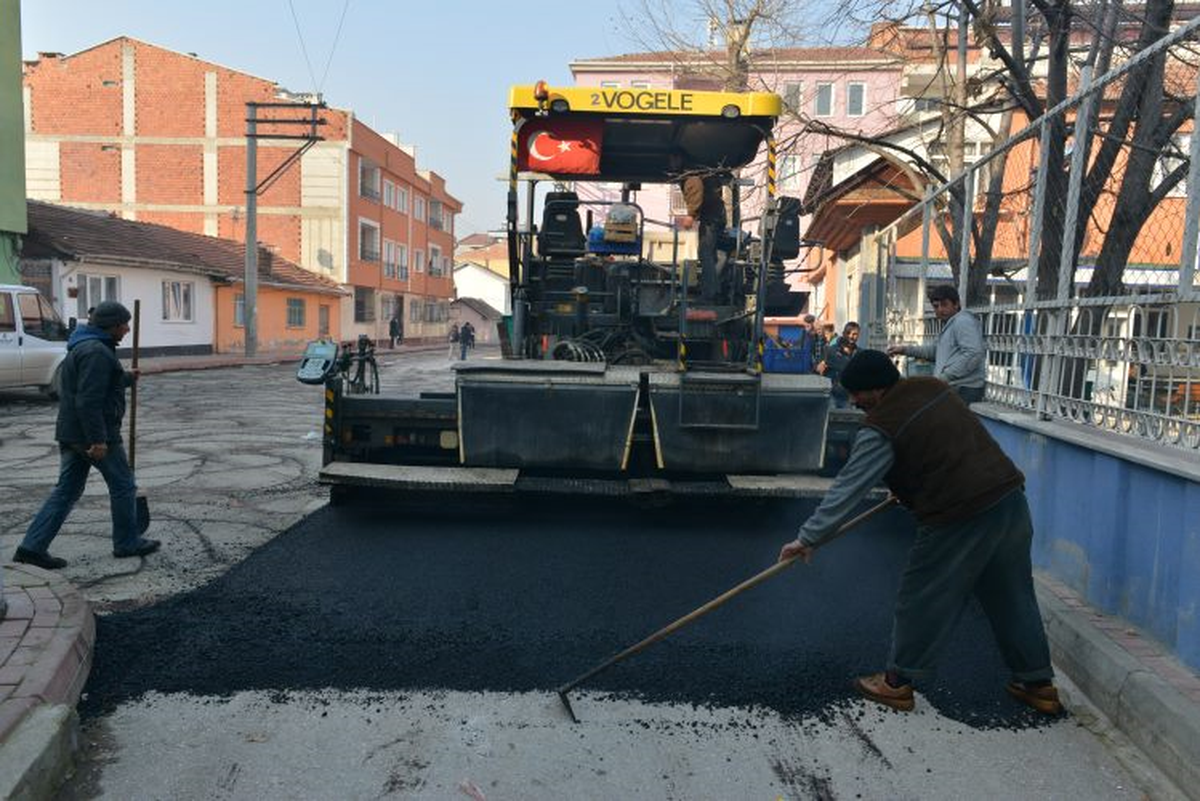 İnegöl\'de Asfaltlama Çalışmaları Devam Ediyor
