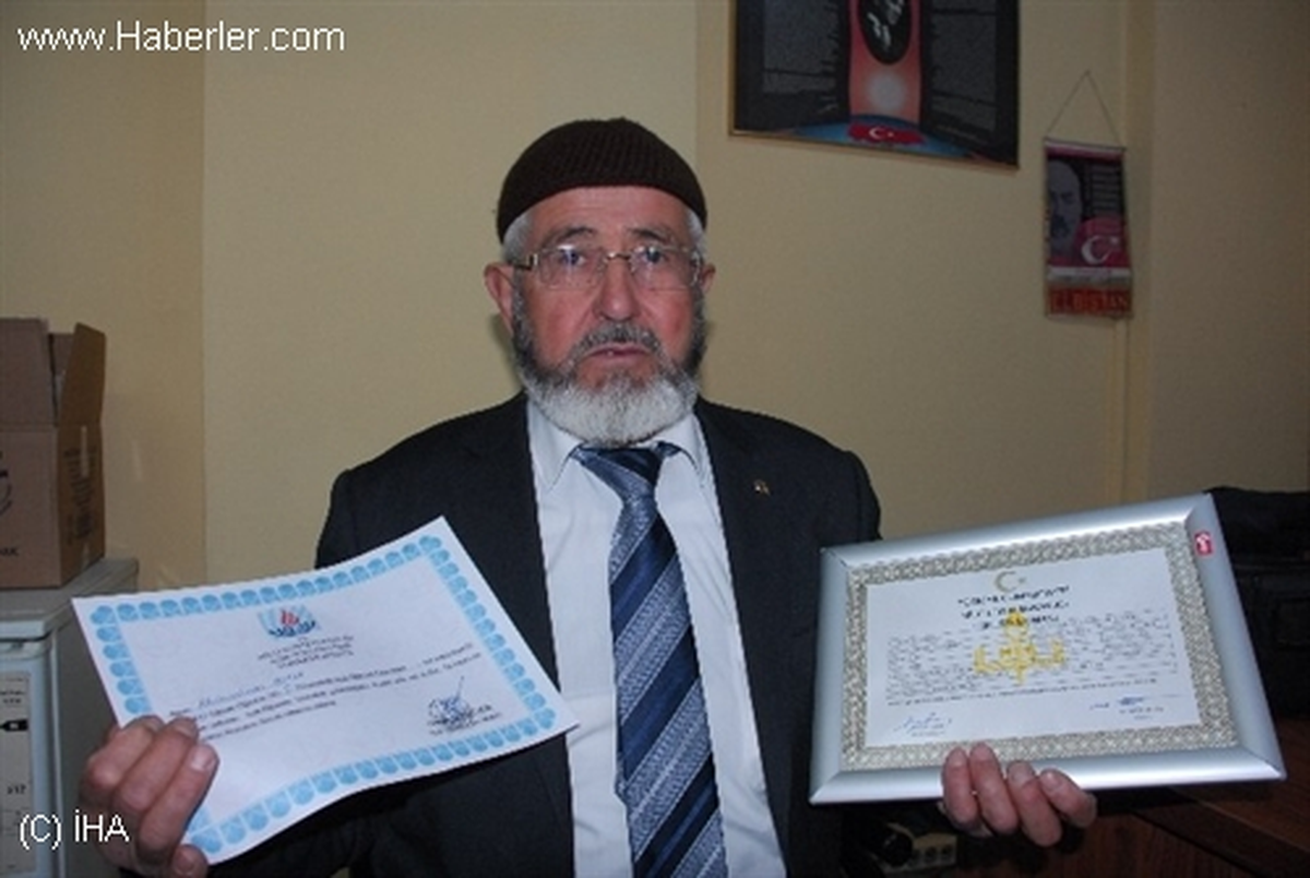 Azmetti, 69 Yaşında Liseyi Bitirdi