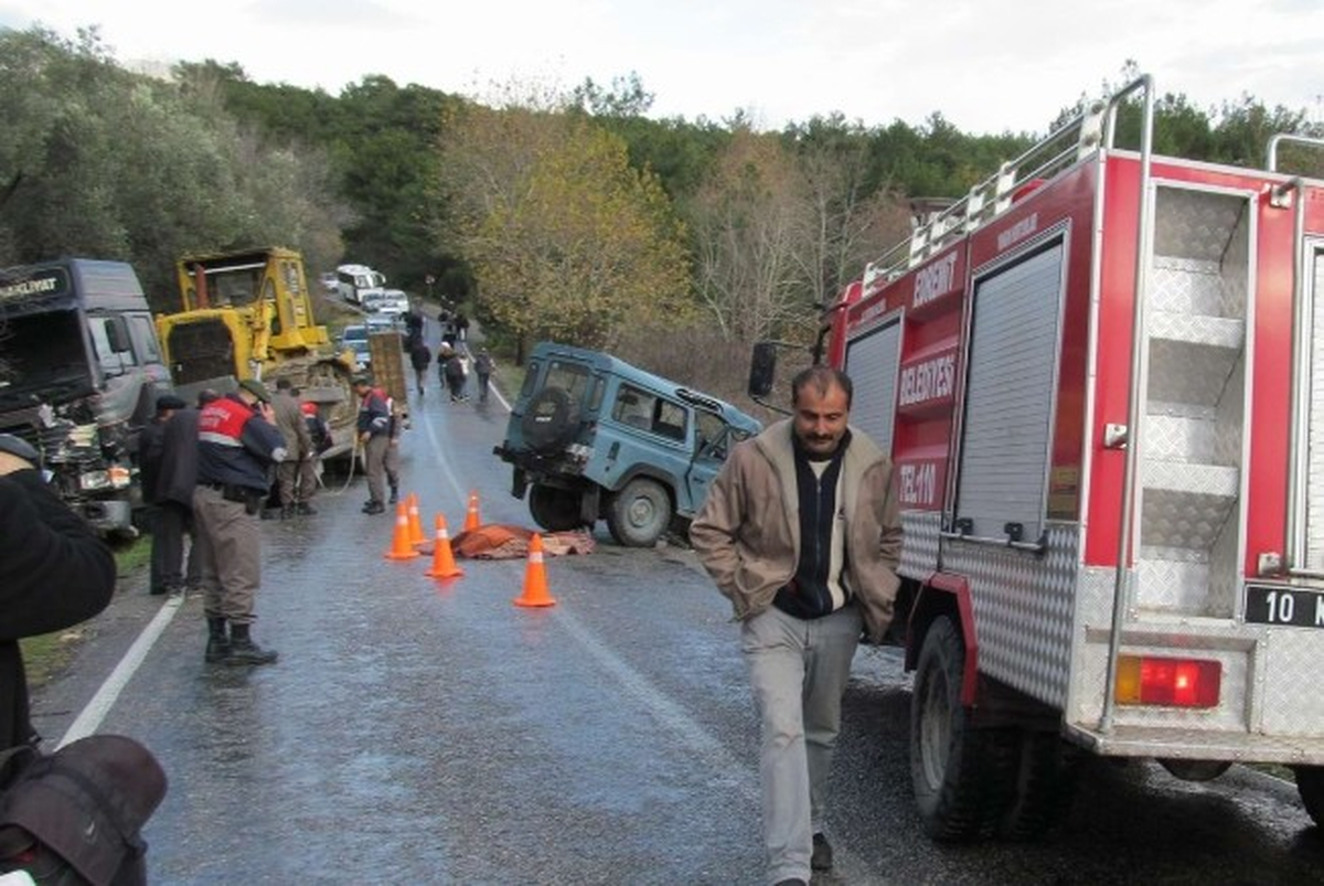 Balıkesir\'de Trafik Kazası: 1 Ölü, 4 Yaralı