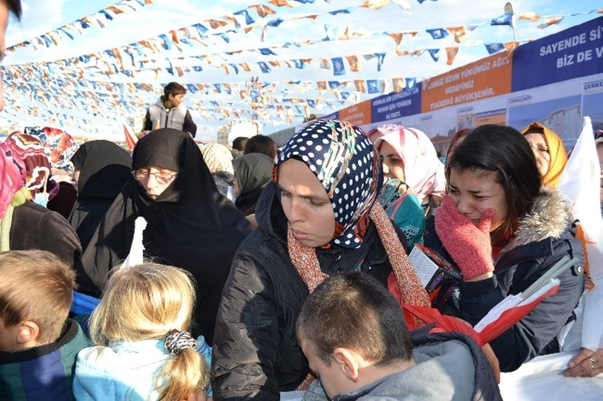 Başbakan\'a Sarılamayan Rabia Gözyaşlarına Boğuldu