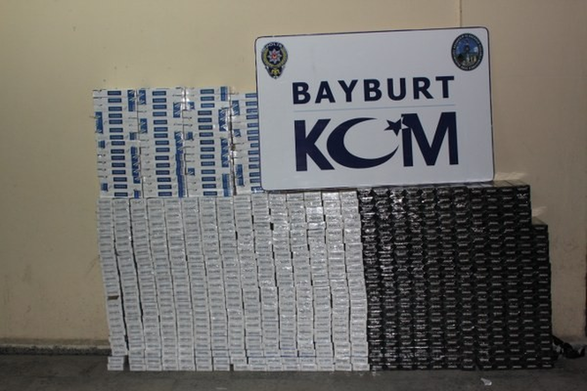 Bayburt\'ta Bir Araçta 8 Bin 109 Paket Kaçak Sigara Ele Geçirildi