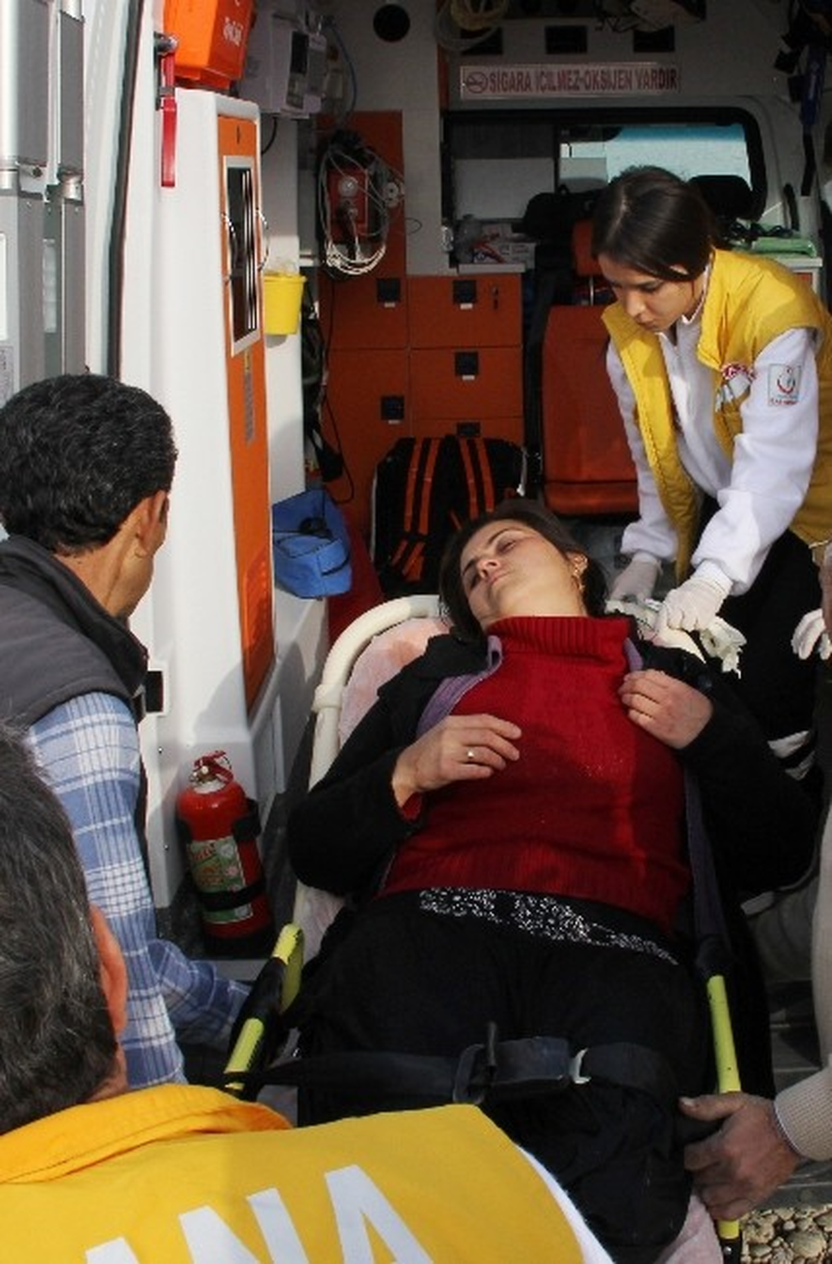 Bisiklet ile Nehirden Geçmek İsteyen Çift Boğulma Tehlikesi Geçirdi