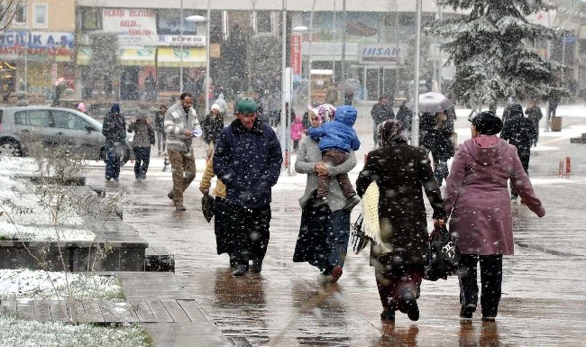 Bolu Kent Merkezinde Kar Yağışı Etkili Oldu