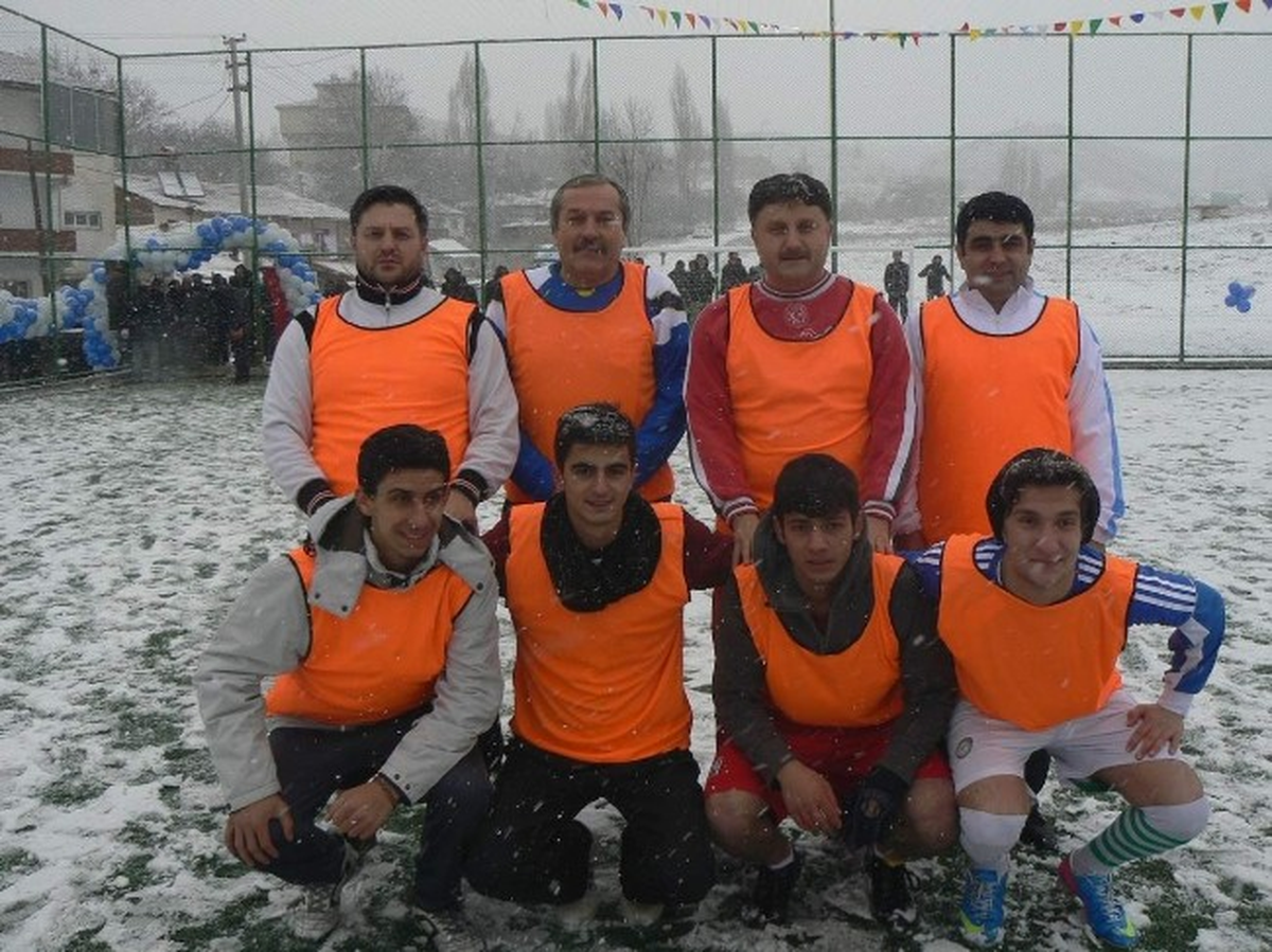 Bozüyük\'te Sentetik Futbol Sahası Açıldı