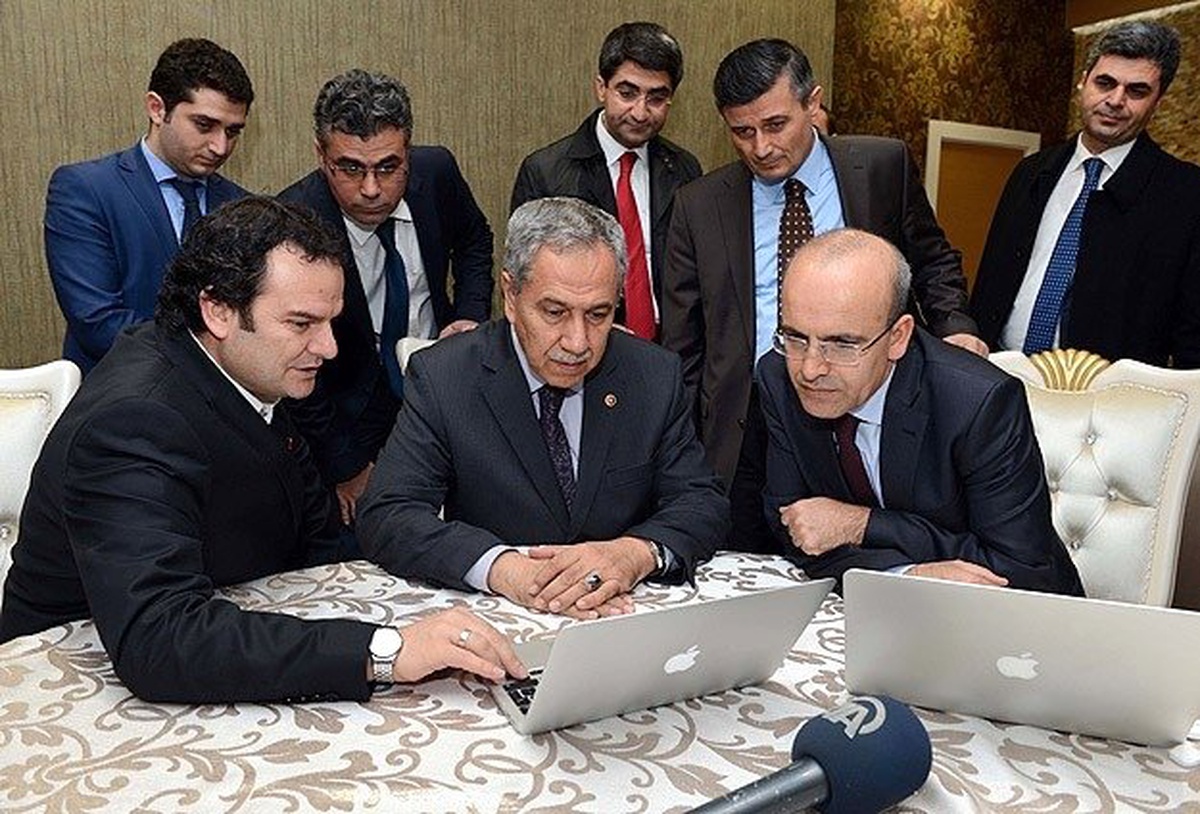 Bakan Çağlayan, AA\'nın Yılın Fotoğrafları Oylamasına Katıldı