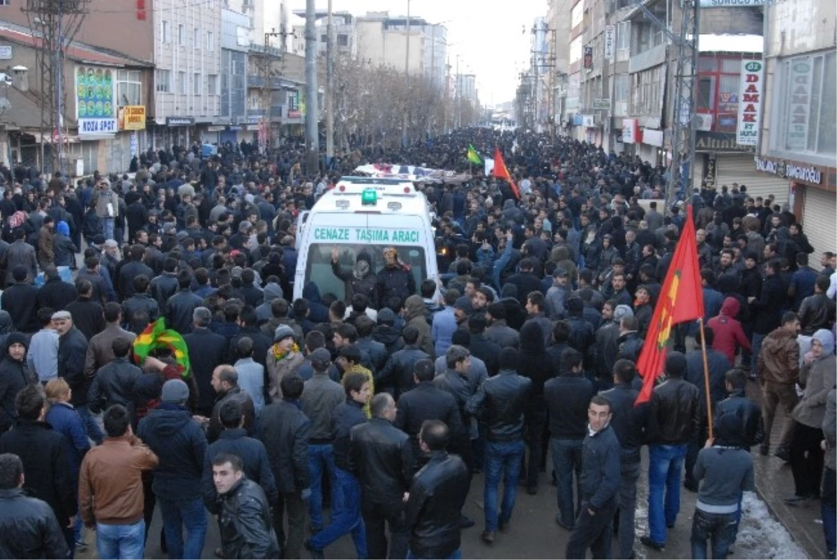 Hakkari\'de Ölen 2 Kişinin Cenazeleri Yüksekova\'ya Getirildi