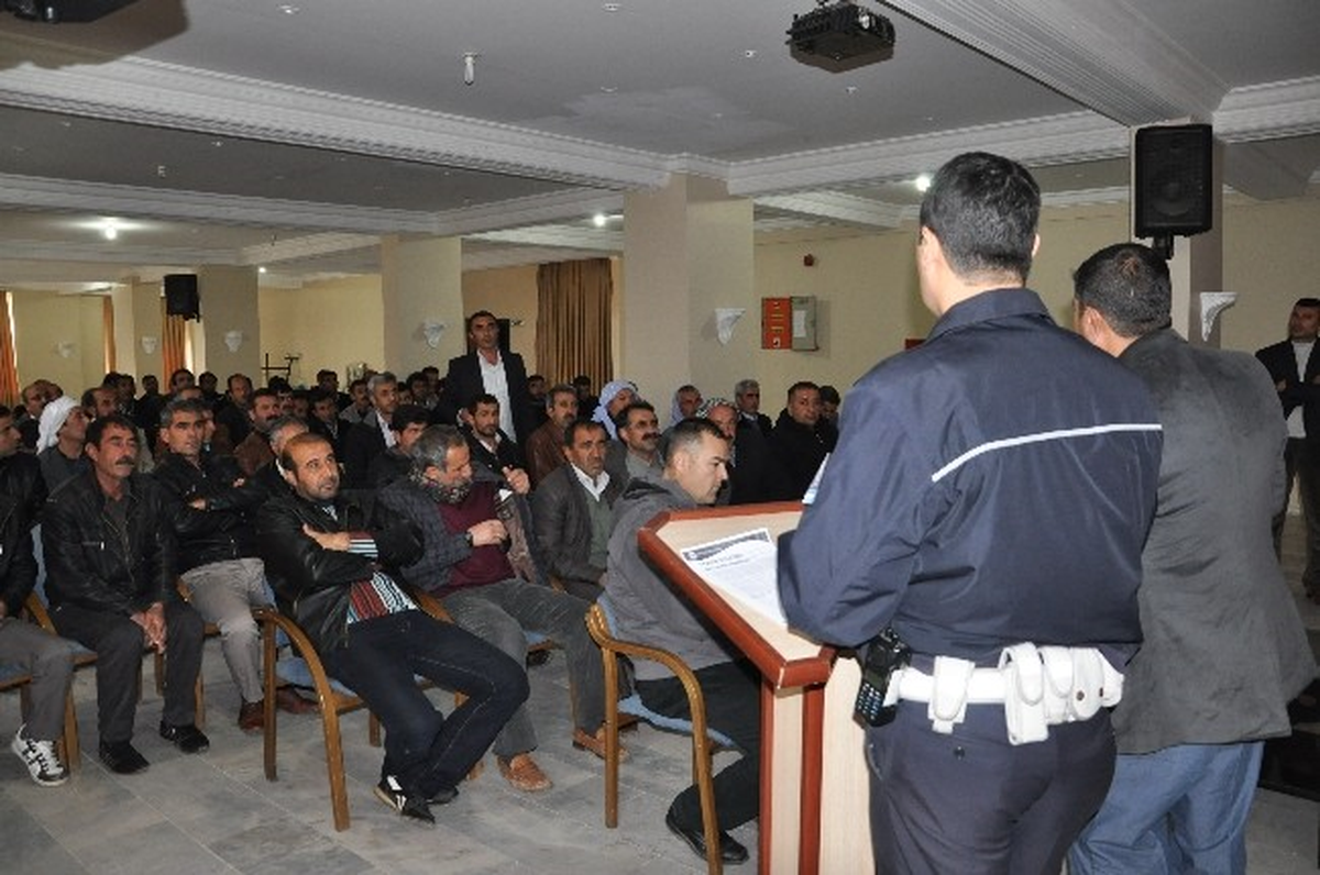 Derik\'te Taşımalı Servis Şoförlerine Seminer Verildi