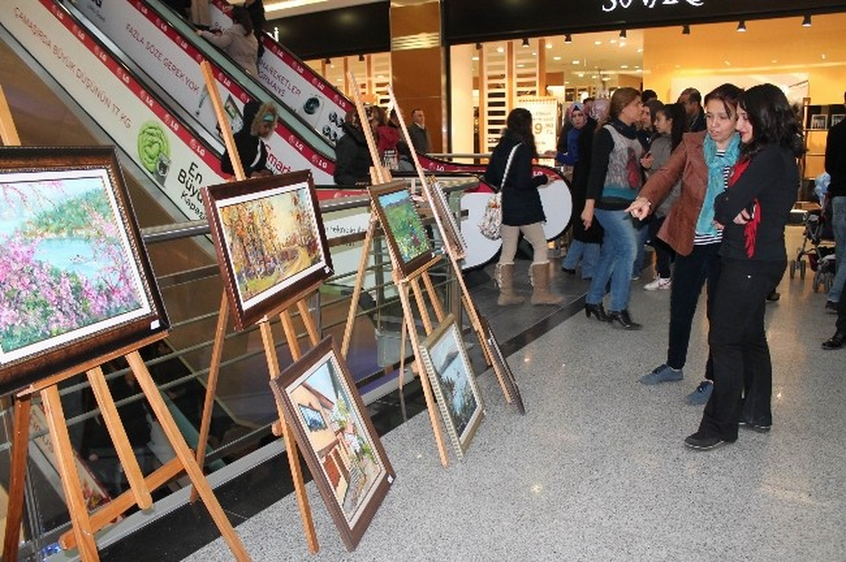 Diyarbakır\'da Sokak Çocukları Yararına Resim Sergisi Açıldı