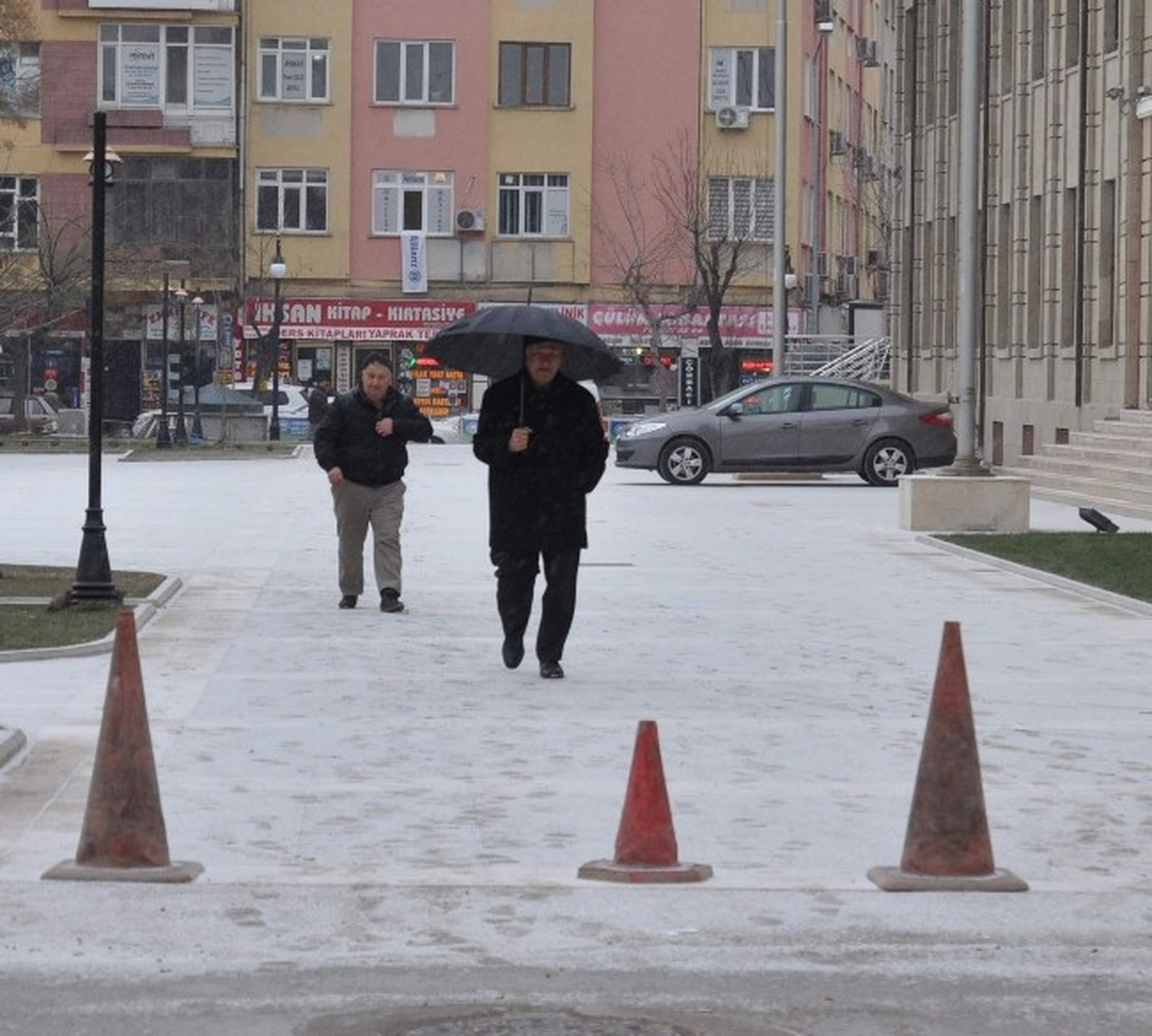 Eskişehir\'e Yılın İlk Karı Düştü