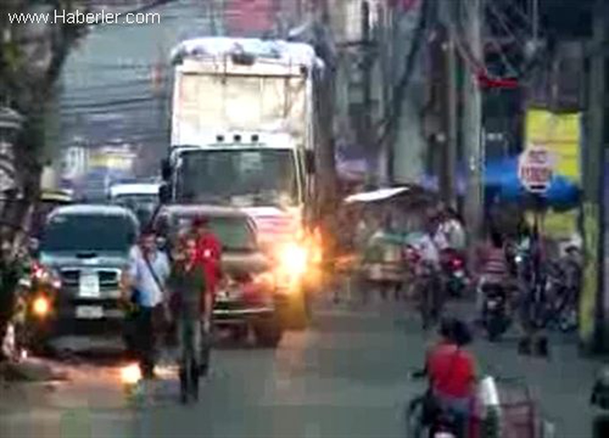 ) Filipinlilere Sağlıkta da Yardım Eli Uzatıldı