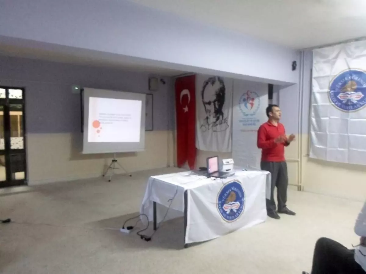 Gediz\'de Yurtkur Öğrencilerine "Farkındalık Konferansı" Verildi