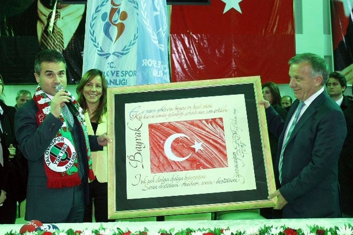 Gençlik ve Spor Bakanı Suat Kılıç, 2 Bin 500 Kişilik Spor Salonunun Açılışını Yaptı