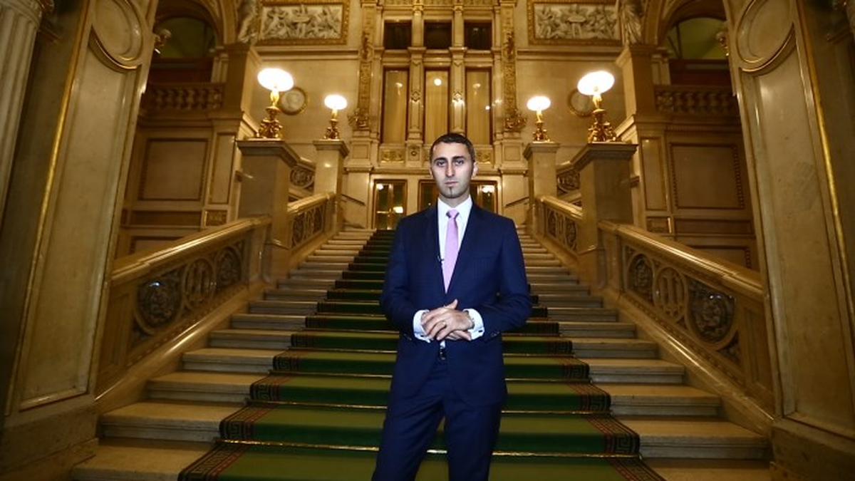 İsmet Özdek'in Viyana Operası'na Uzanan Sıradışı Başarı Öyküsü