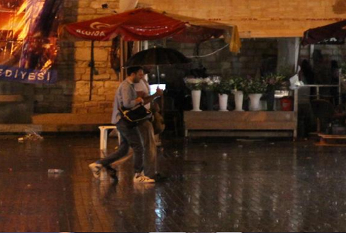 İstanbul\'da Yağmurlu Gece