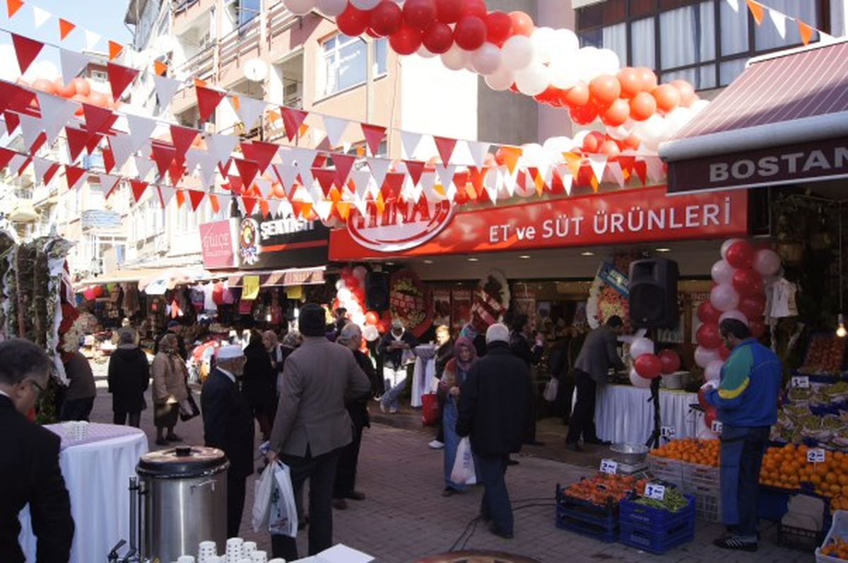 İtina Et ve Süt Ürünleri'nin 13. mağazası Üsküdar'da Açıldı