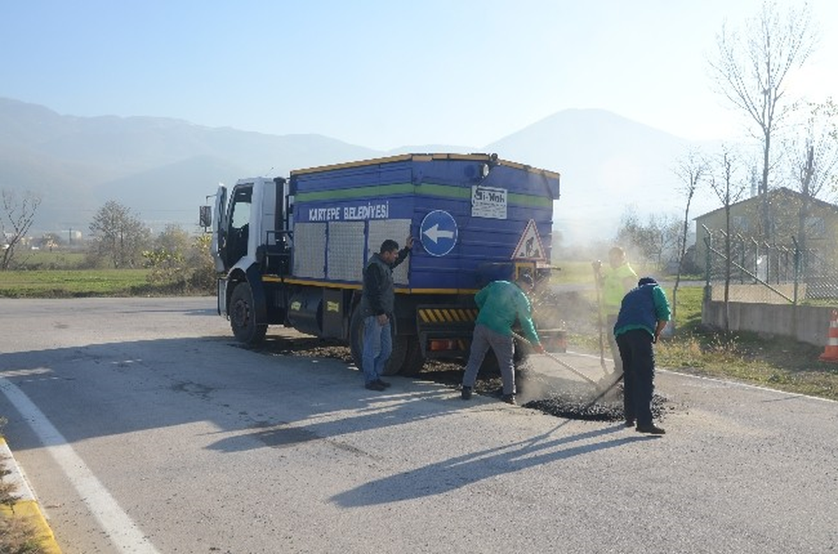 Kartepe\'de Asfalt Yama Çalışmaları Sürüyor