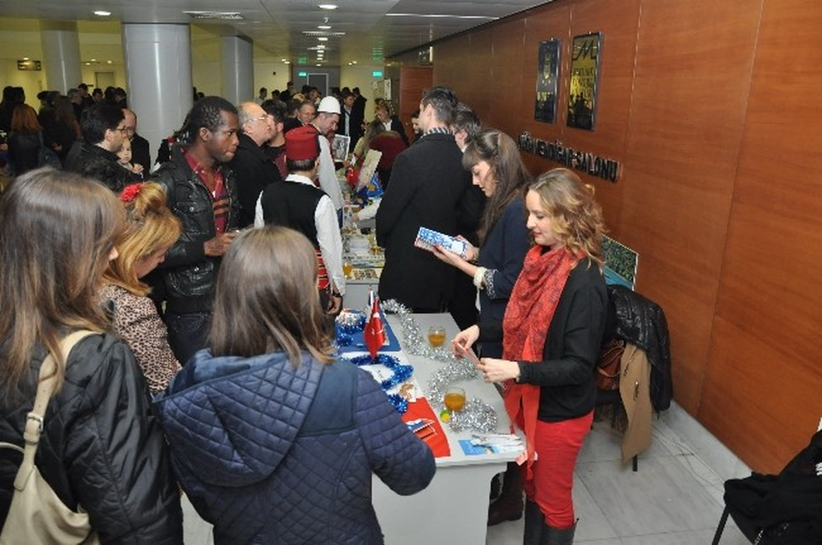 Kent Konseyi\'nde Yabancılar Gecesi
