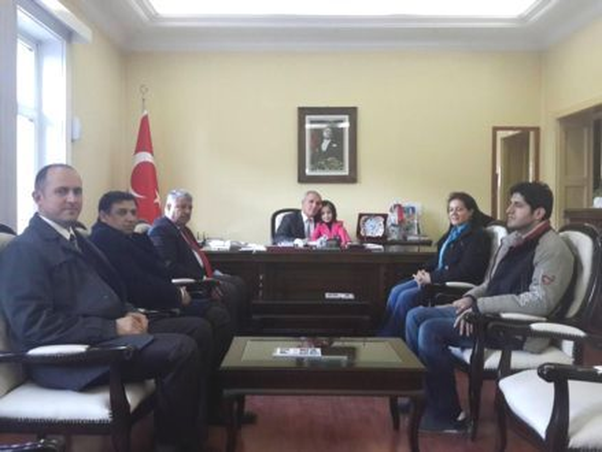 "Kitap Kurdu" Tuğçe, Kaymakam Kılıç\'ı Ziyaret Etti