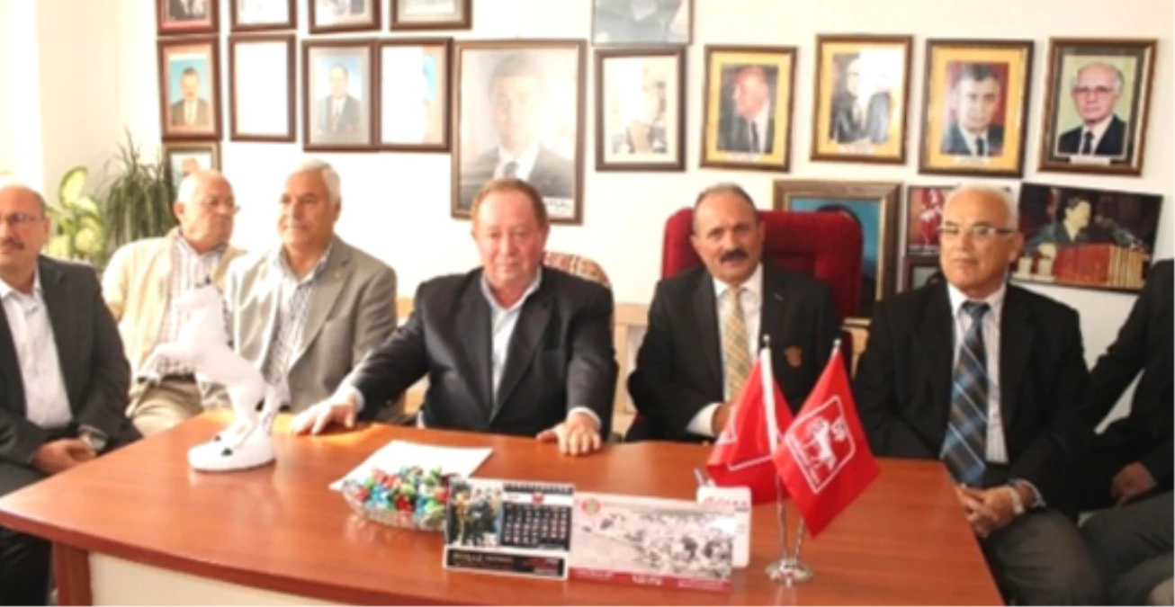 MHP\'den İstifa Eden Fethiye Belediye Başkanı DP Rozeti Taktı