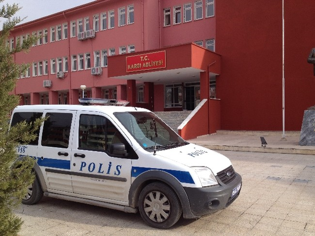 Çorum\'da Mobilya Mağazasına Giren Hırsızlar Yakalandı