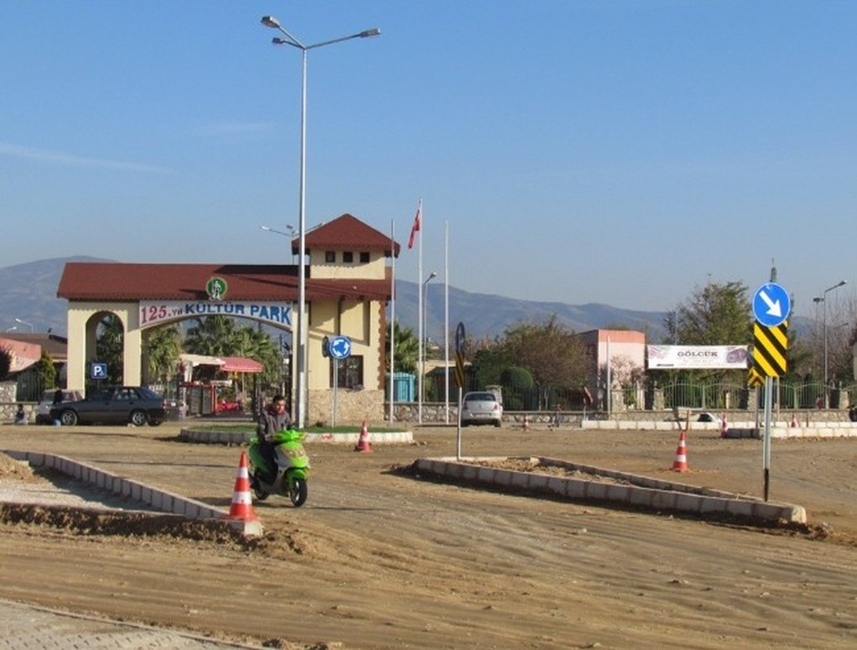 Ödemiş'in Şehit Turan Emeksiz Caddesi Şantiyeye Dönüştü