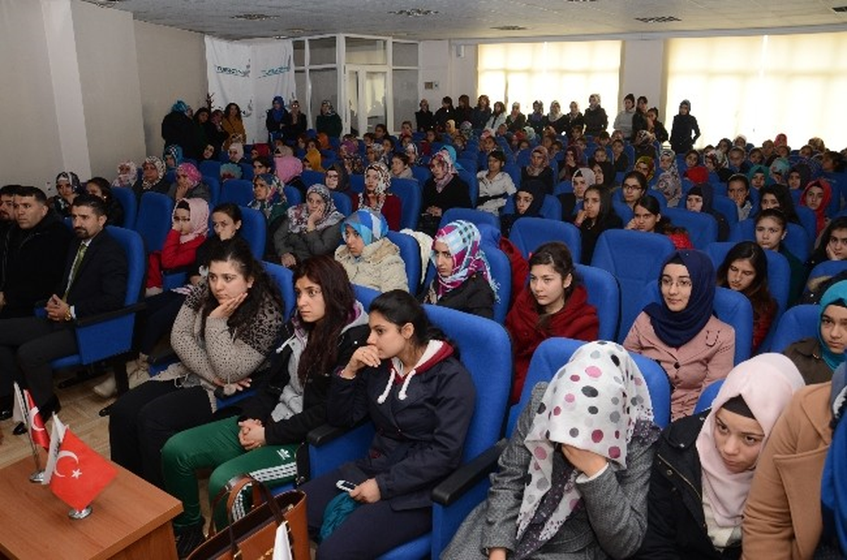 Öğrenci ve Vatandaşlara Bağımlılık Semineri Verildi